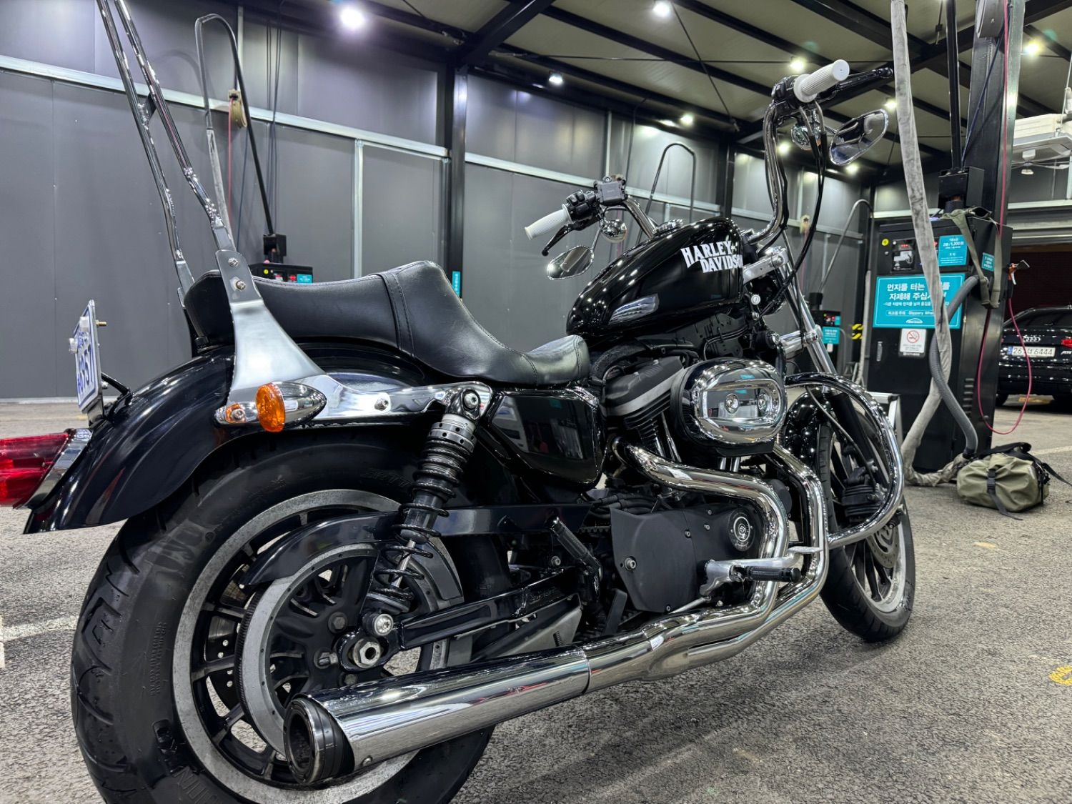 할리데이비슨 883 R 2008 블랙 사진 4
