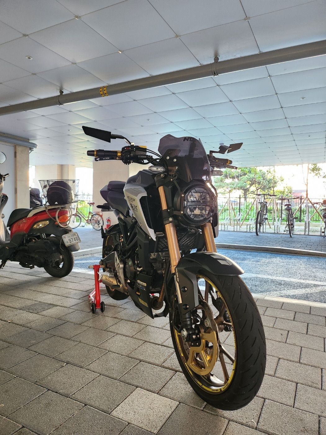 혼다 CB 125 R thumb 2