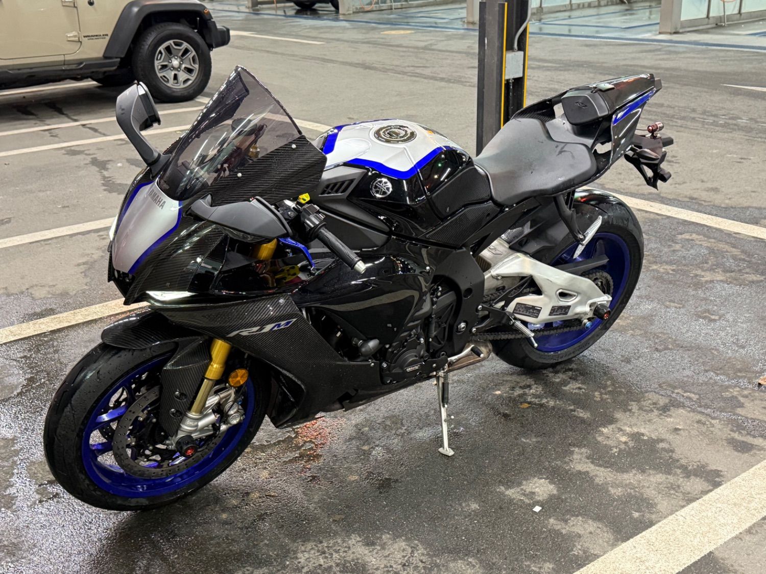 야마하 YZF R1 M thumb 2