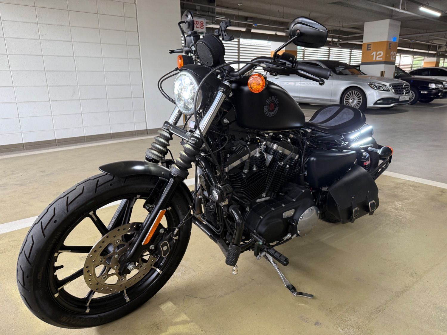 할리데이비슨 아이언 883 more