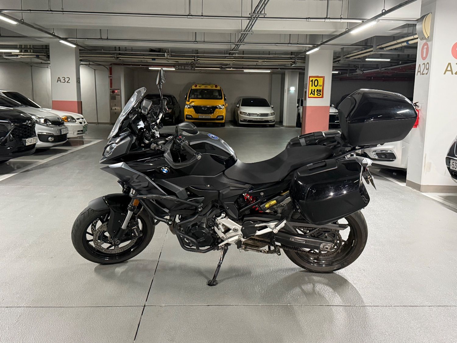 BMW F 900 XR 2023 블랙 사진 2