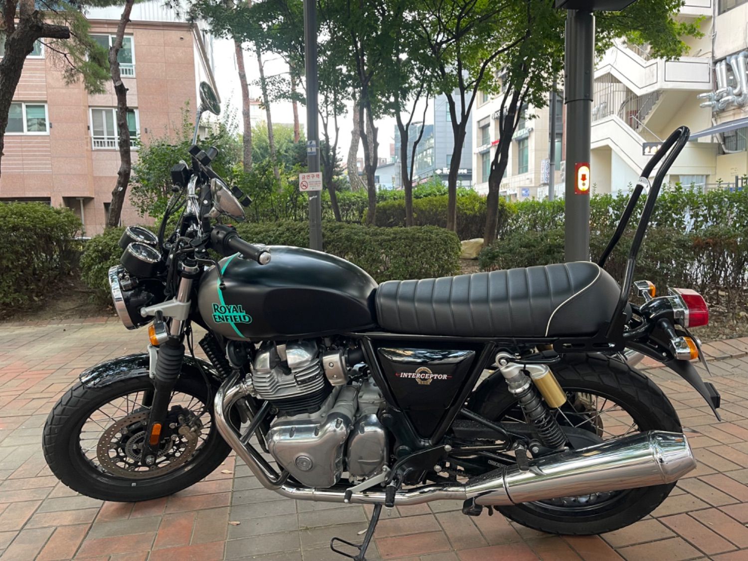 로얄엔필드 인터셉터 650 more