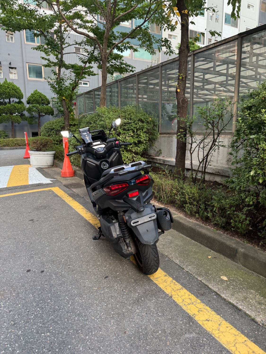 야마하 XMAX 300 ABS more