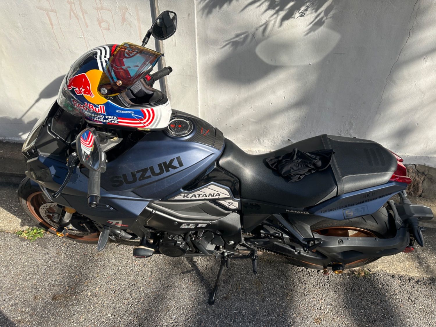 스즈키 카타나 1000 more