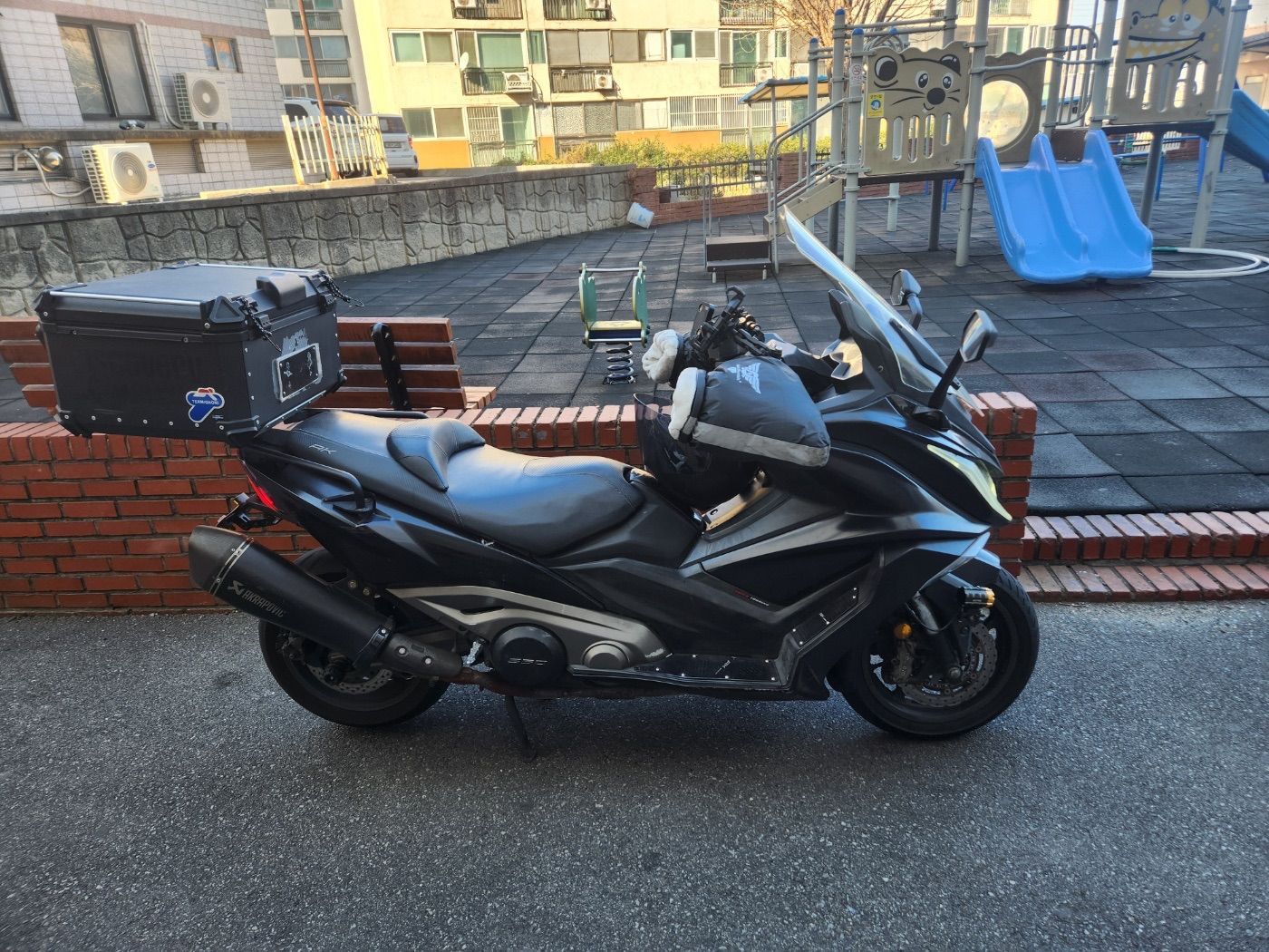 킴코 AK 550 i thumb 2