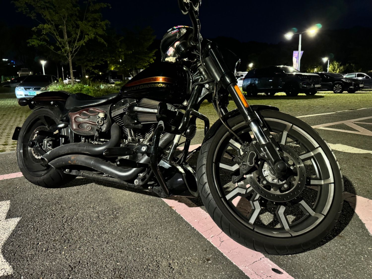 할리데이비슨 브레이크아웃 more