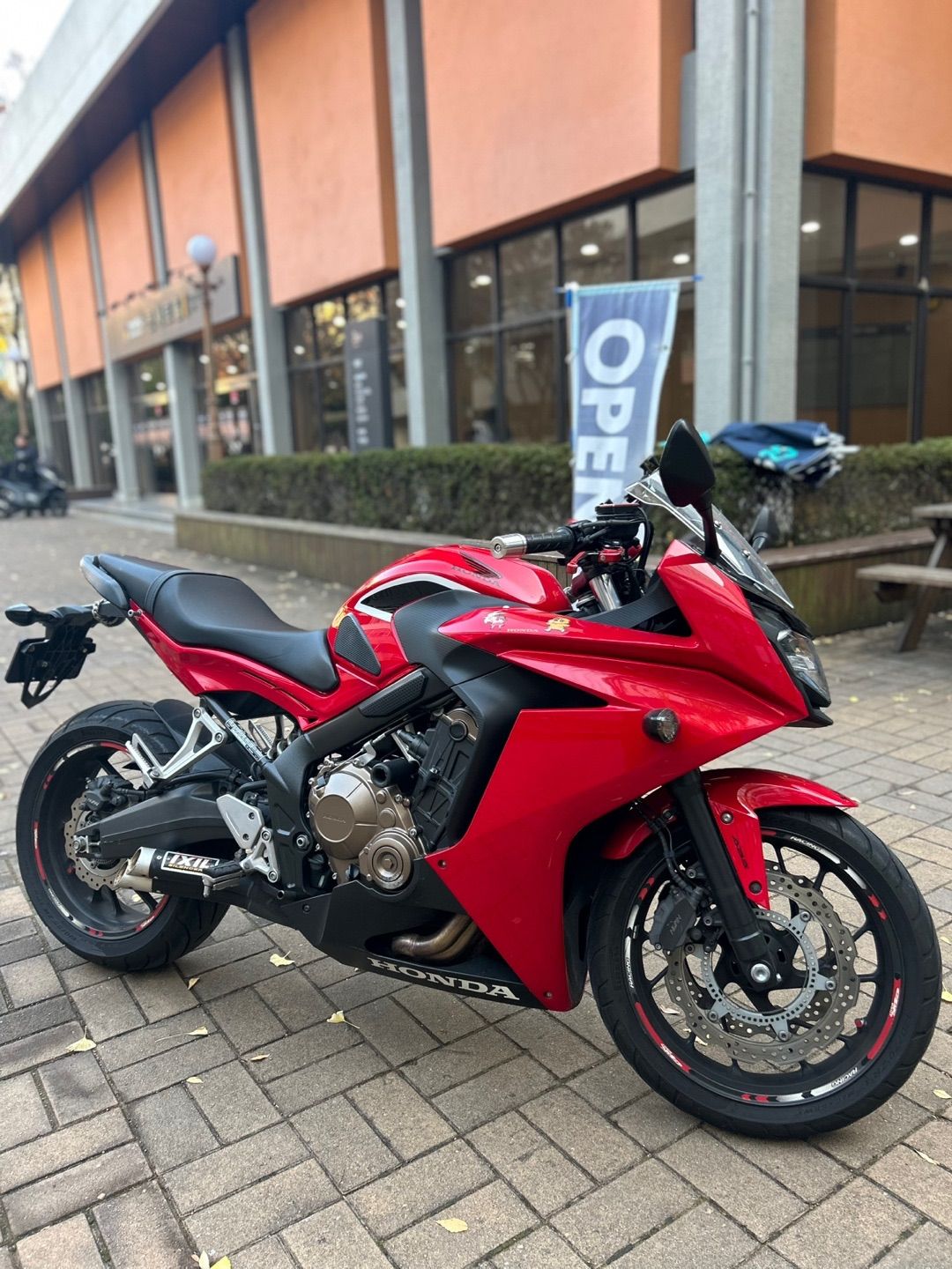 혼다 CBR 650 F thumb 2