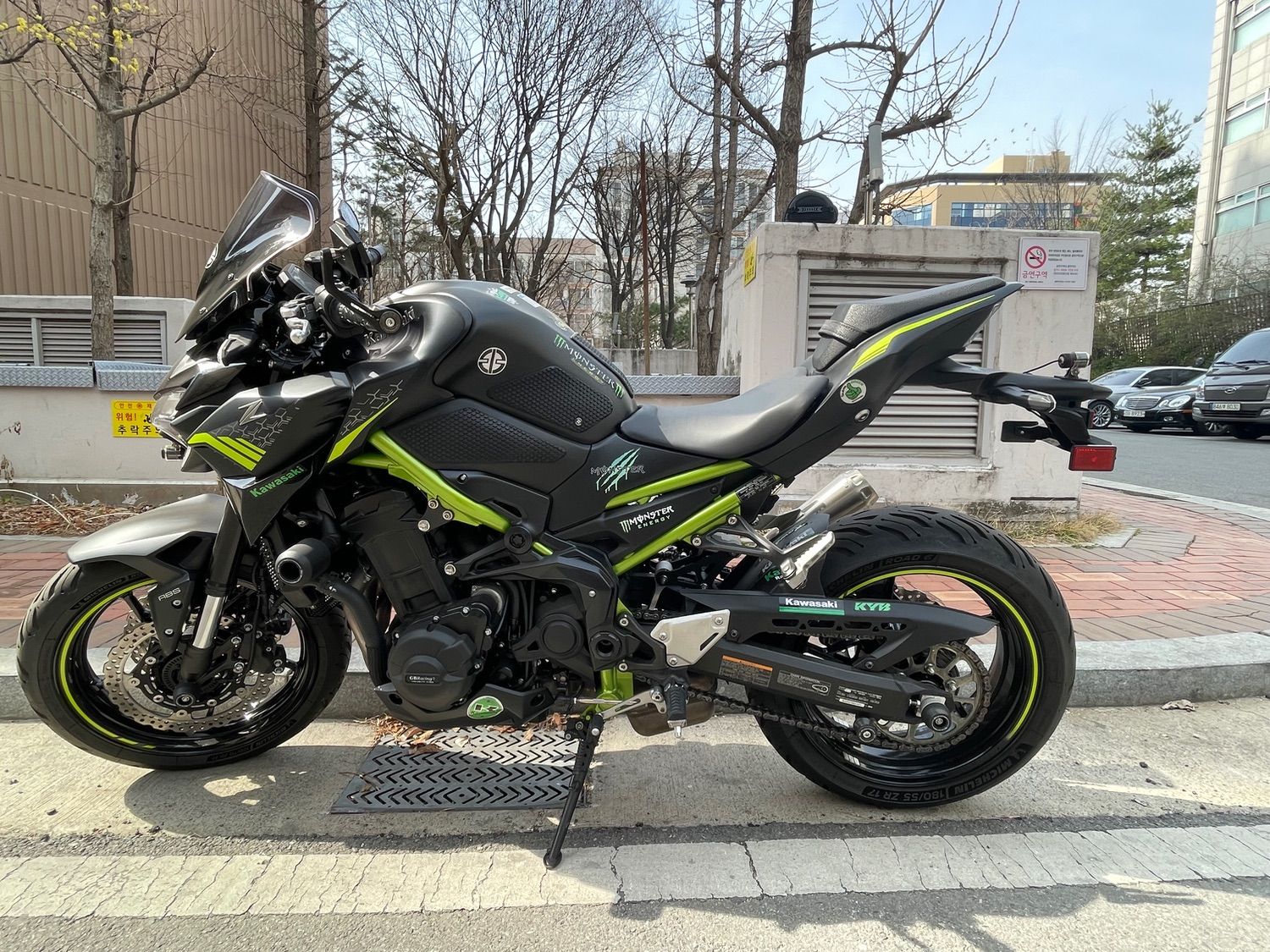 가와사키 Z 900 2021 블랙 사진 3