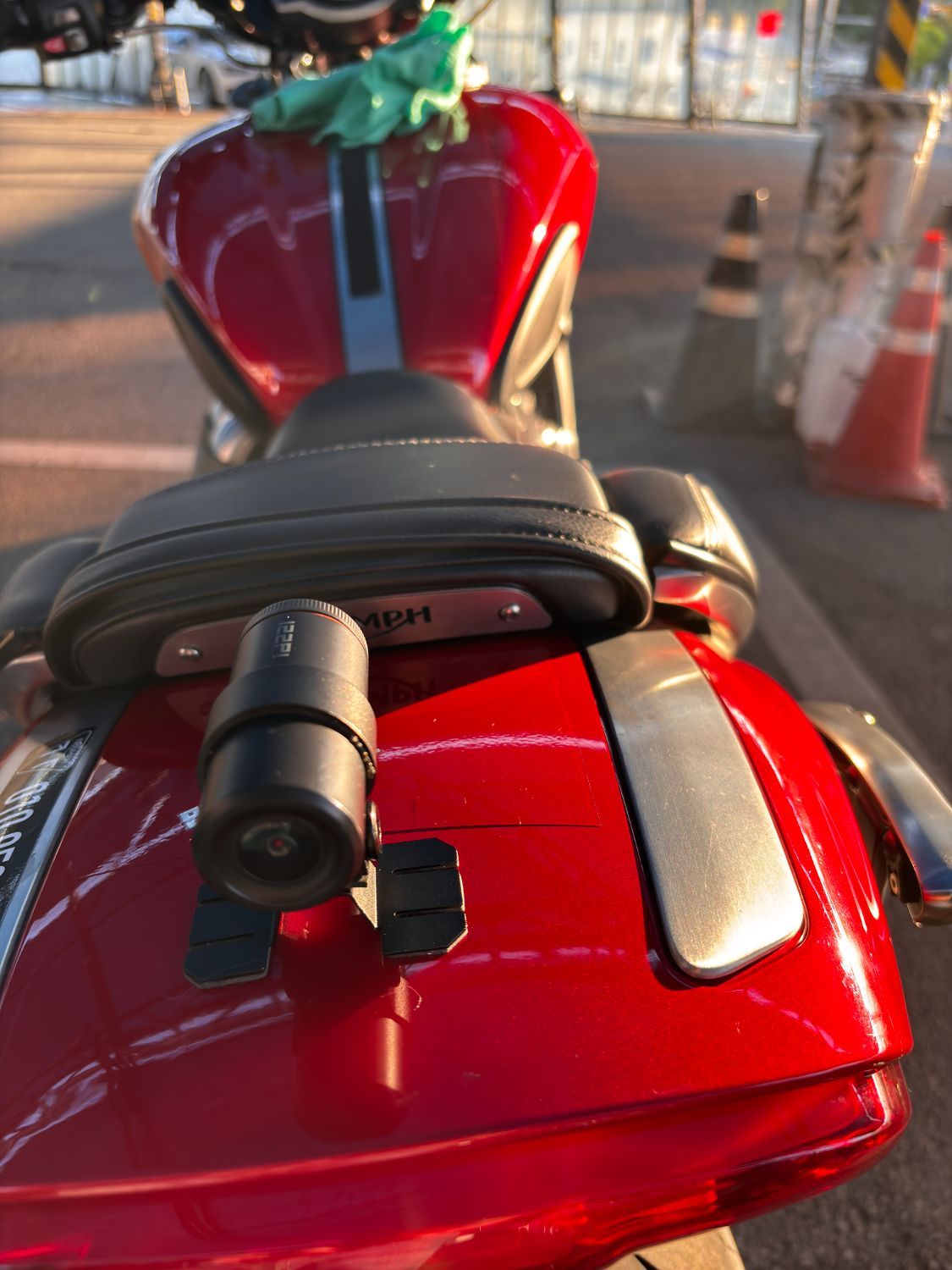 트라이엄프 로켓III R more