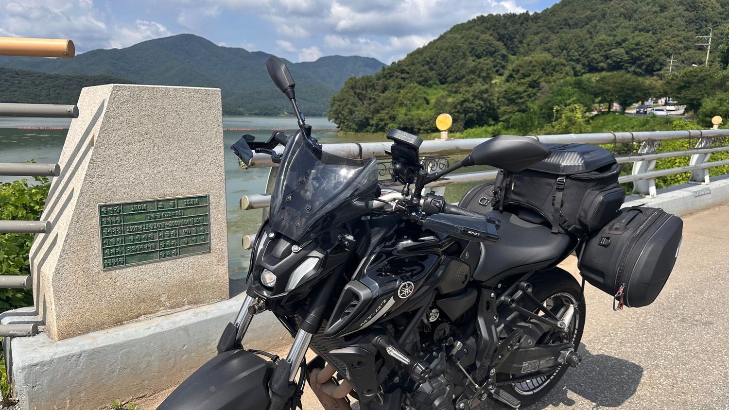 야마하 MT 07 thumb 2