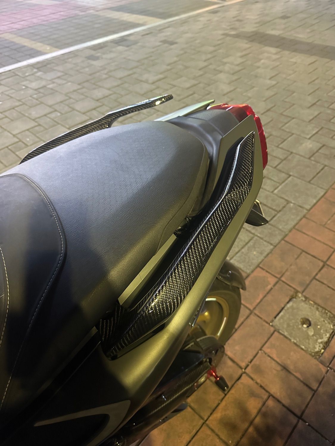 야마하 TMAX 560 more