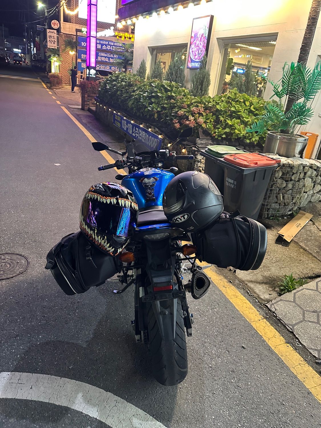 스즈키 GSR 750 A more