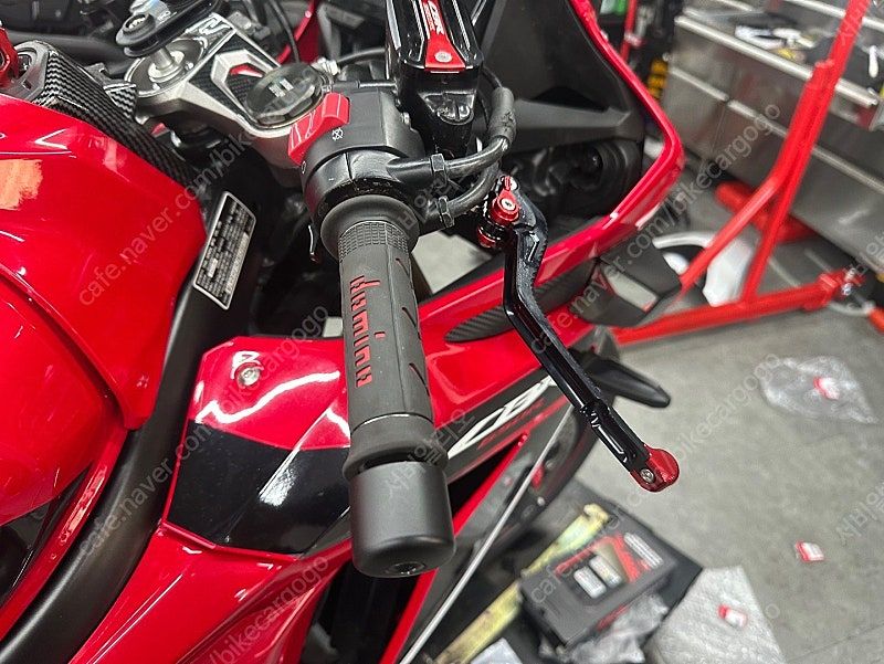 혼다 CBR 650 R MT thumb 2