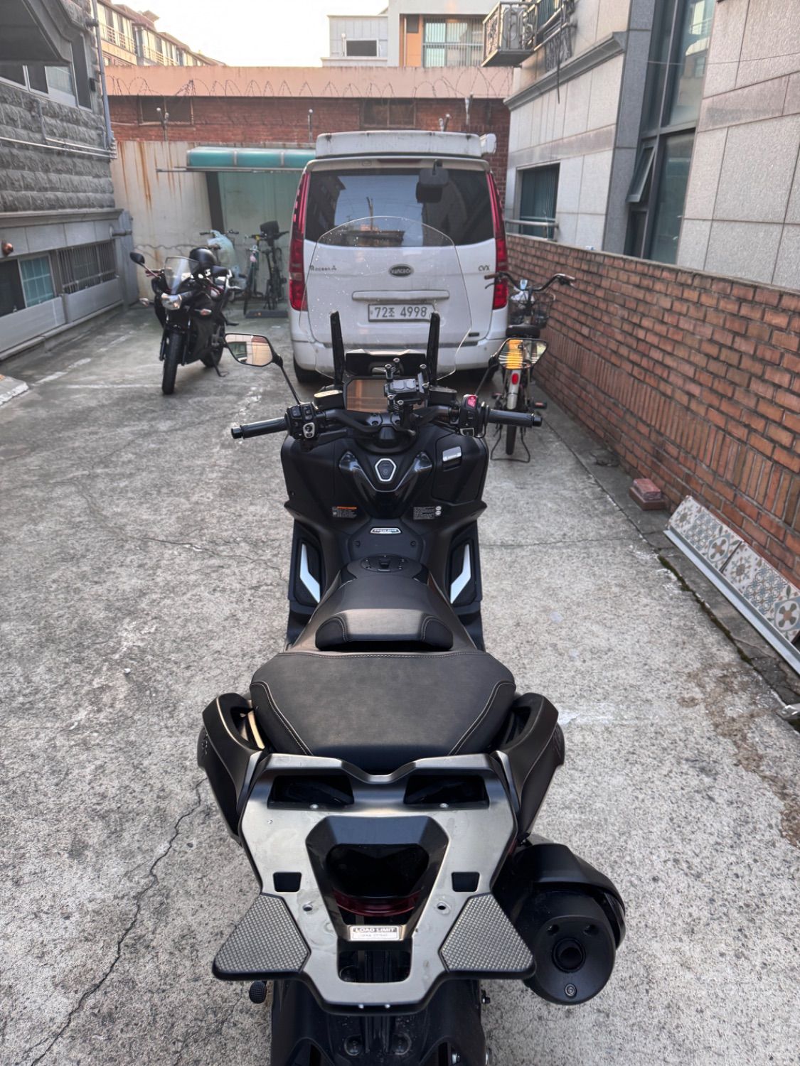 야마하 TMAX 560 more