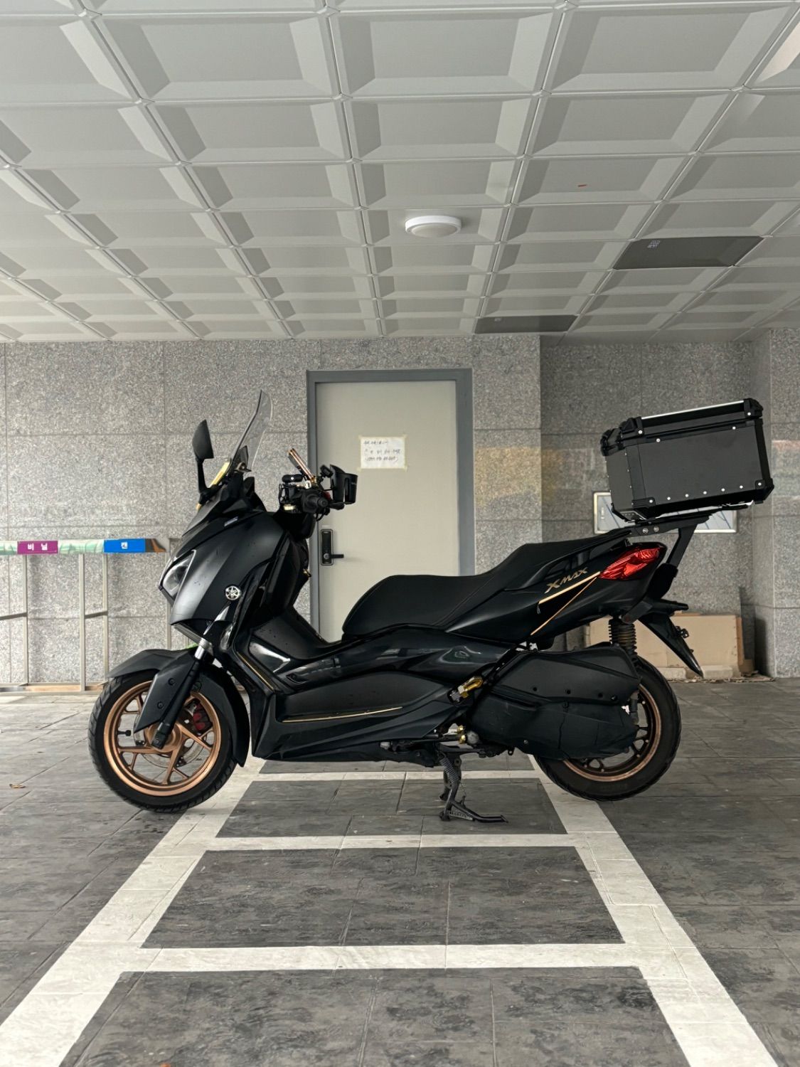 야마하 XMAX 300 ABS more