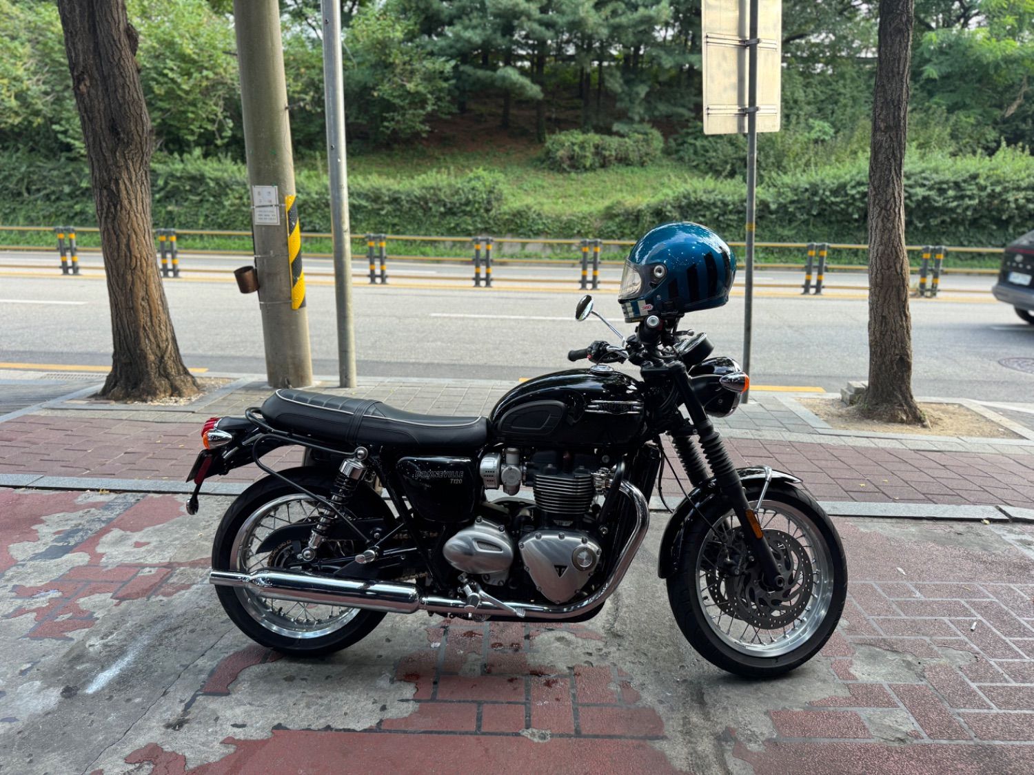 트라이엄프 본네빌 T120 블랙 2023 블랙 사진 1