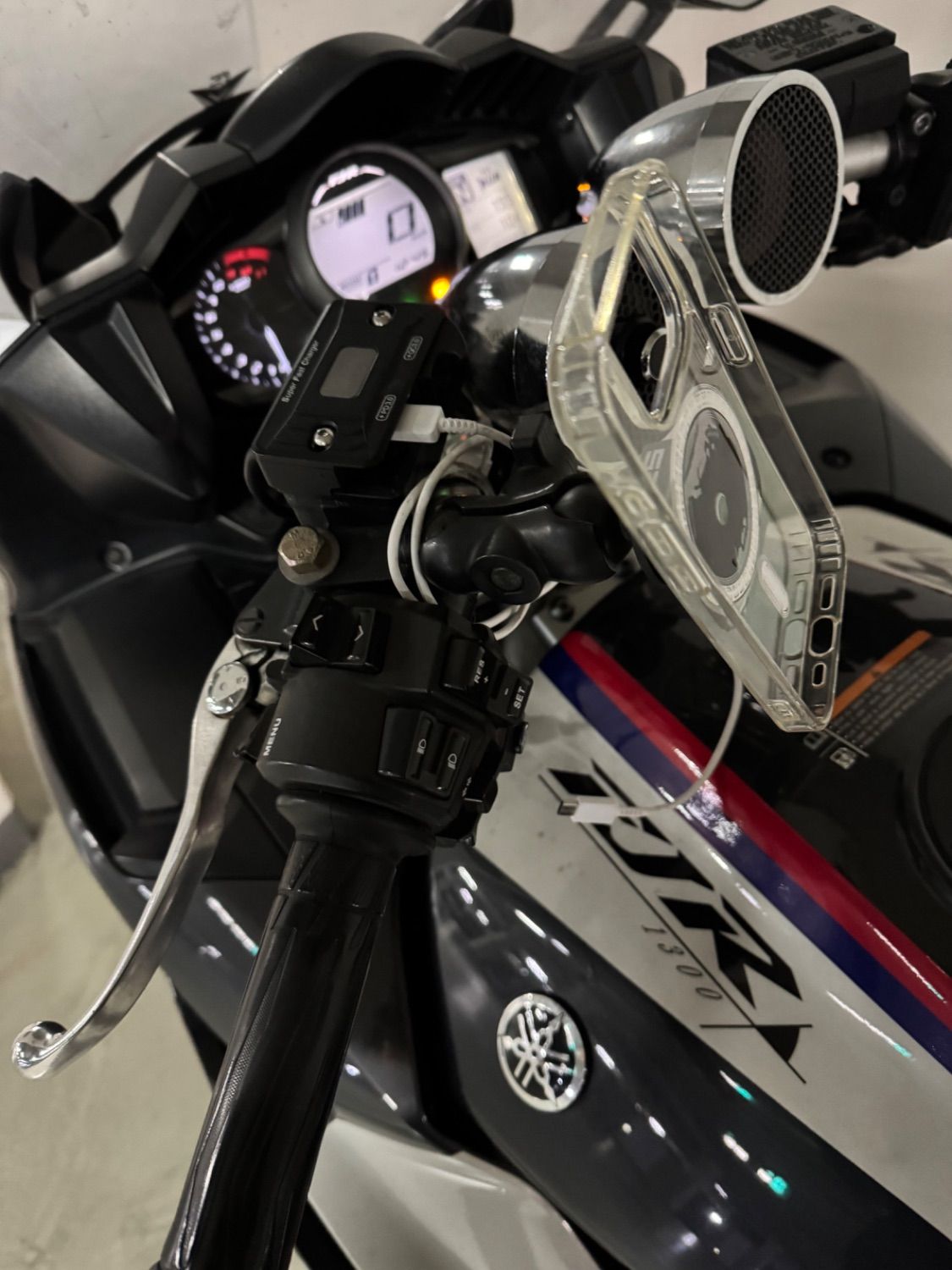 야마하 FJR 1300 A 2016 화이트 사진 8