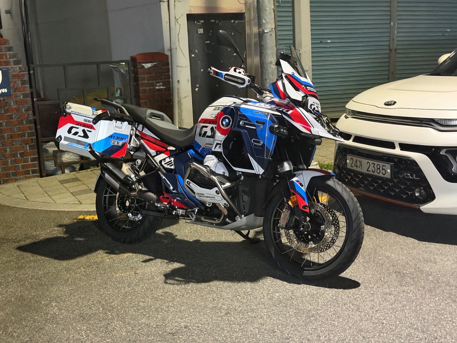 BMW R 1300 GS ADV 2025 블루 사진 1