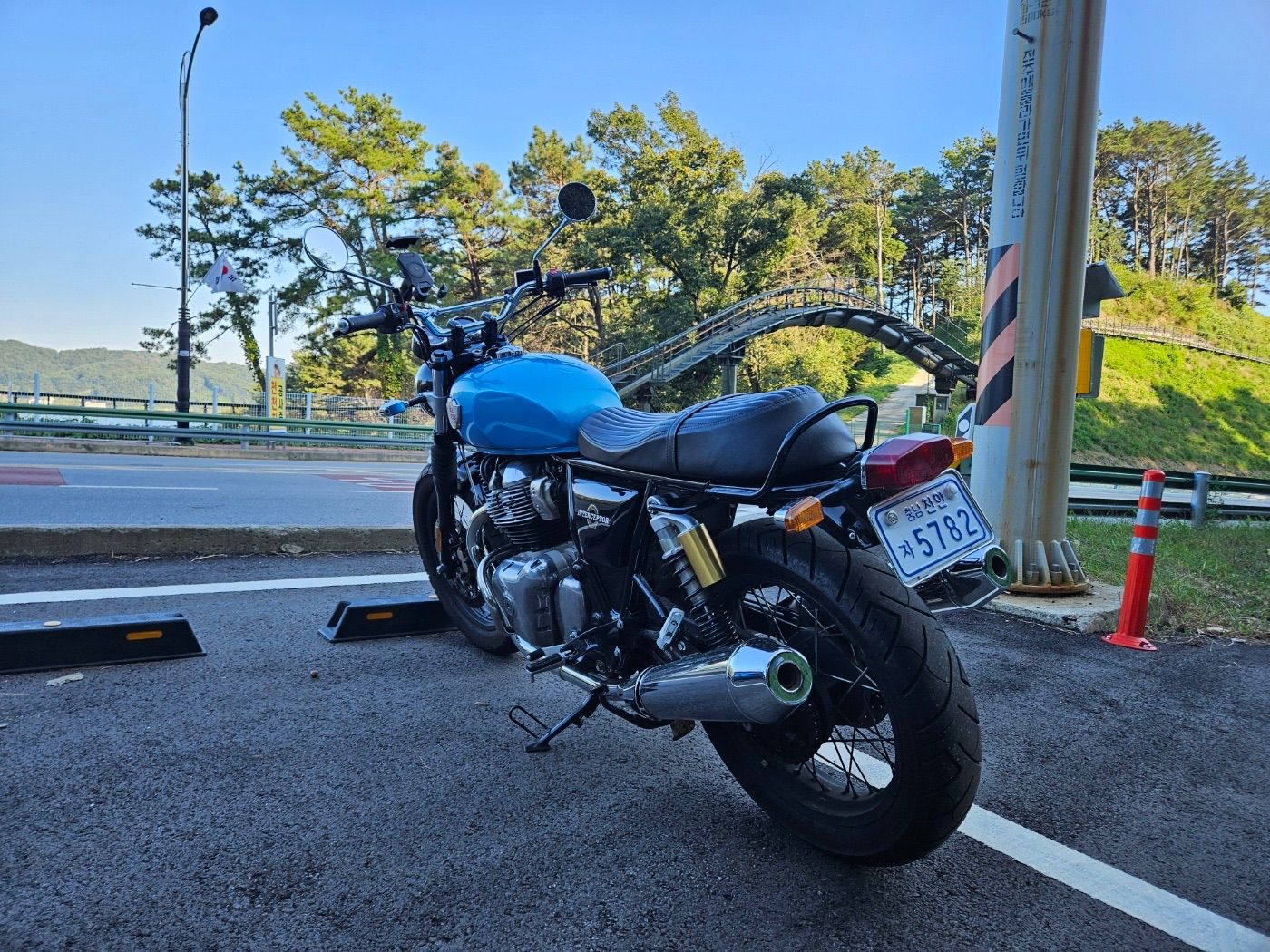 로얄엔필드 인터셉터 650 main