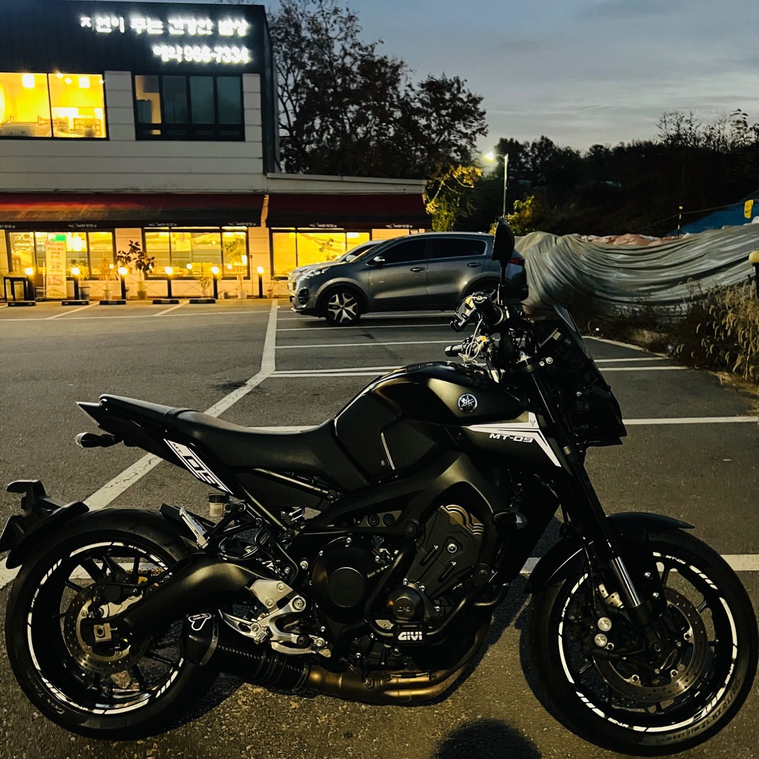 야마하 MT 09 thumb 2