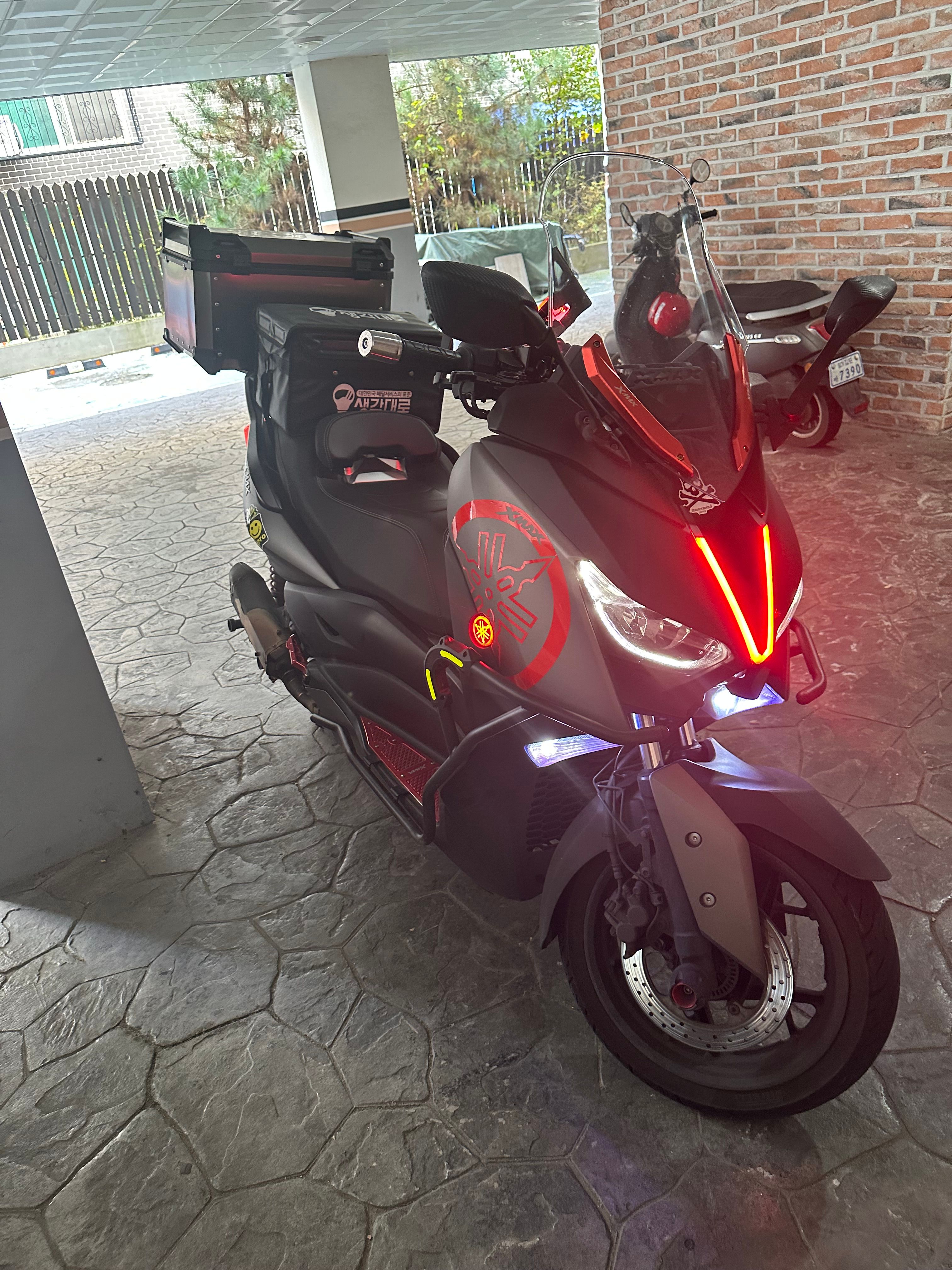 야마하 XMAX 300 ABS thumb 2