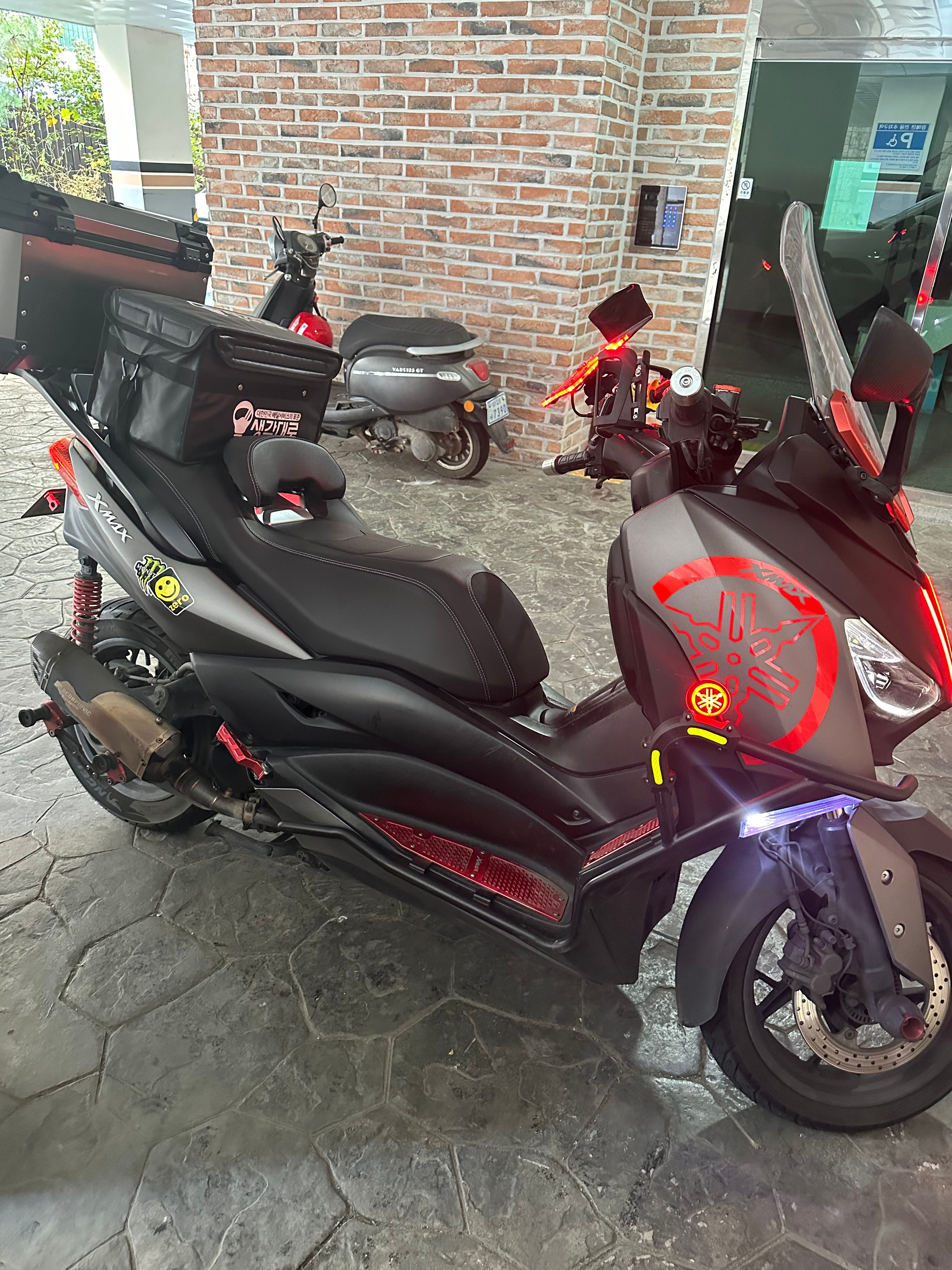 야마하 XMAX 300 ABS more