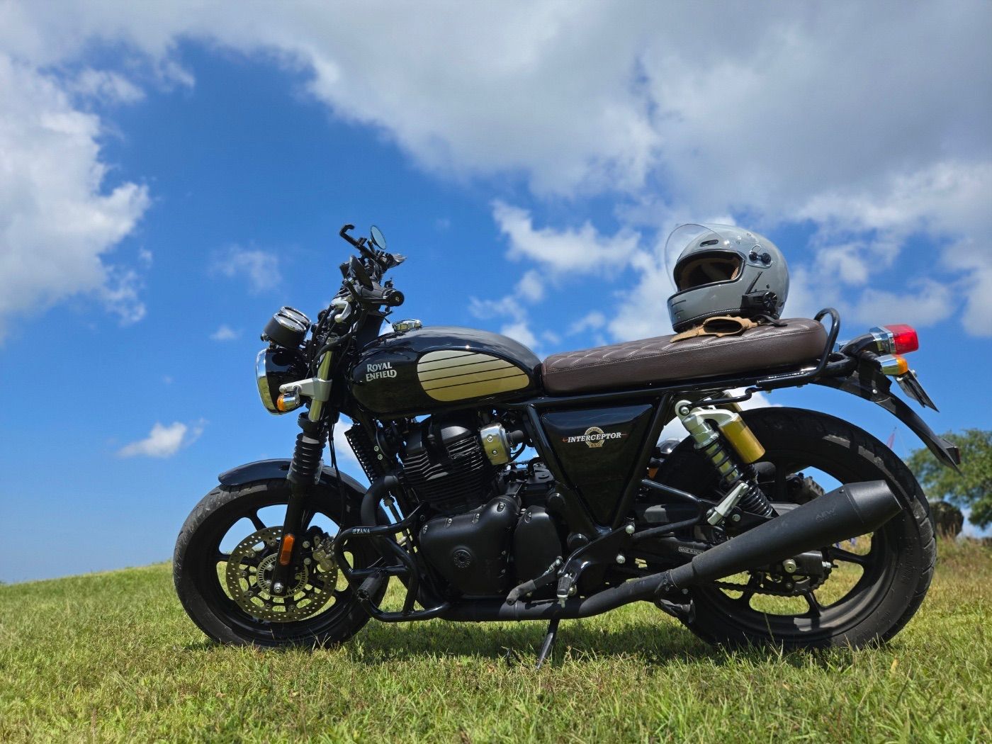 로얄엔필드 인터셉터 650 more