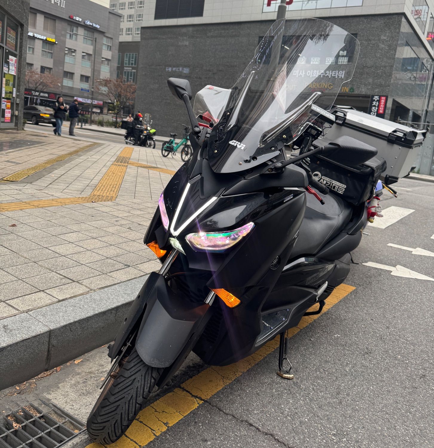 야마하 XMAX 300 ABS thumb 2