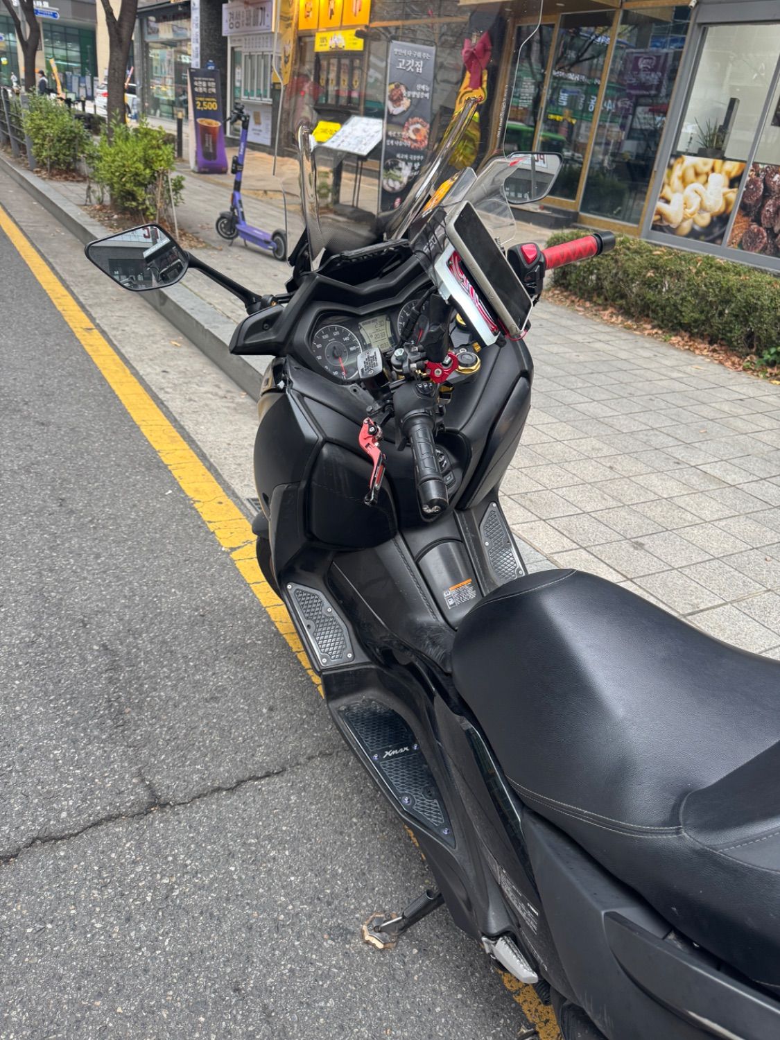 야마하 XMAX 300 ABS more