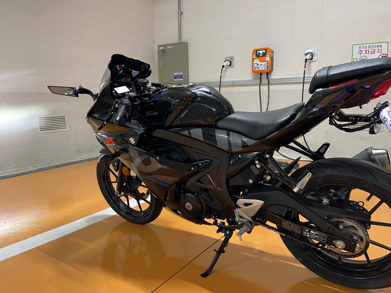 스즈키 GSX R 125 ABS more