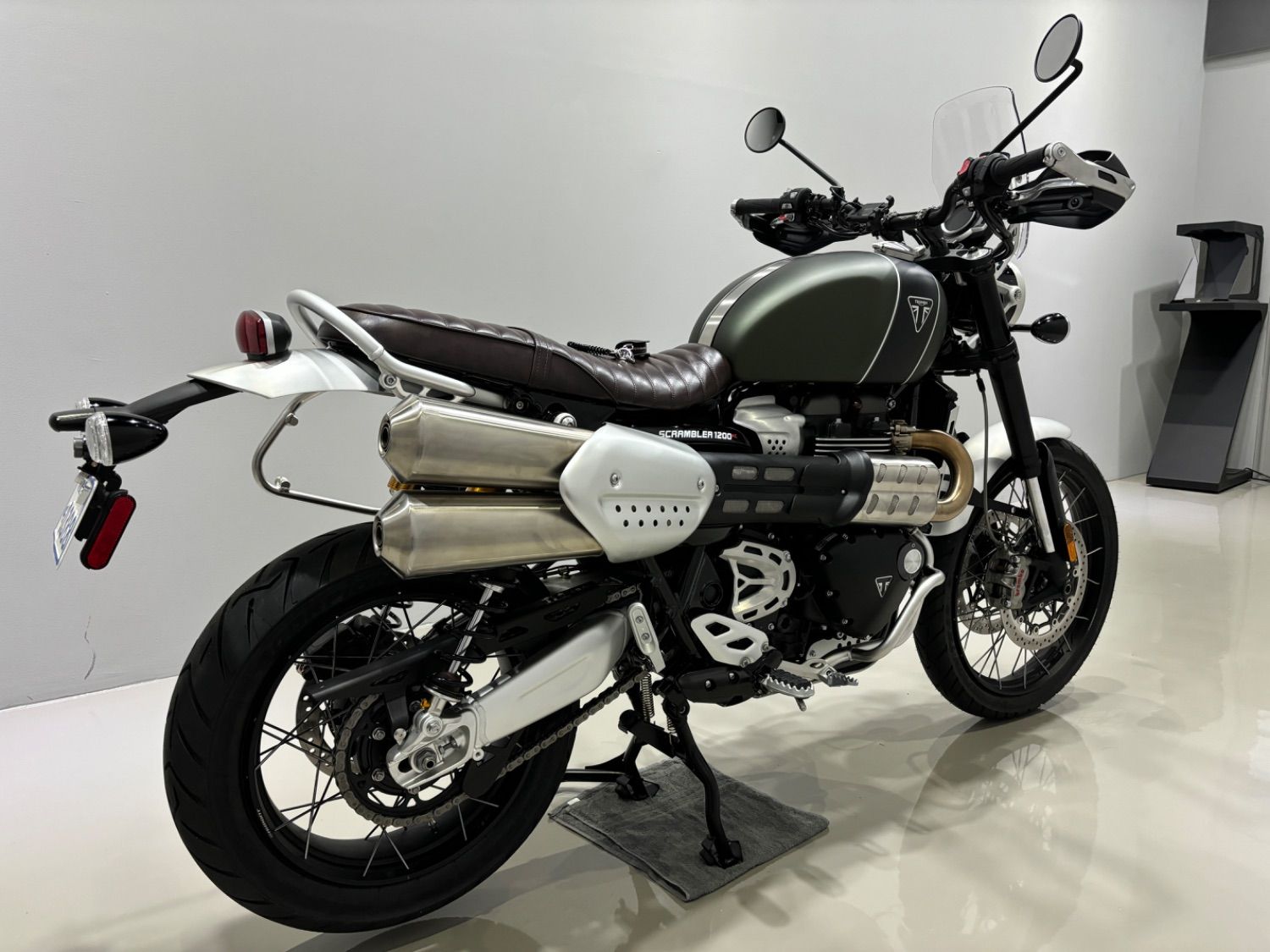 트라이엄프 스크램블러 1200 XC more