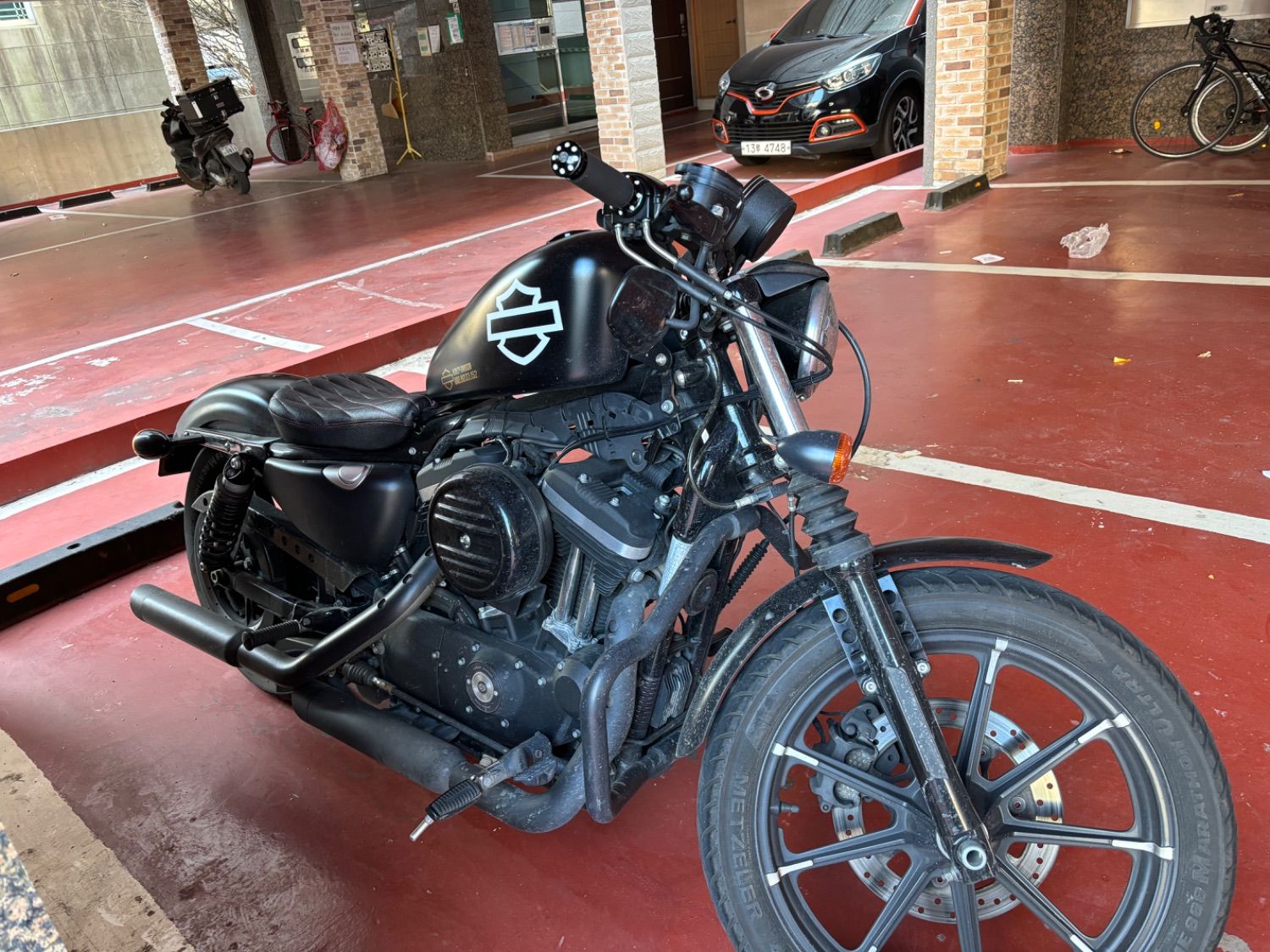 할리데이비슨 아이언 883 thumb 2