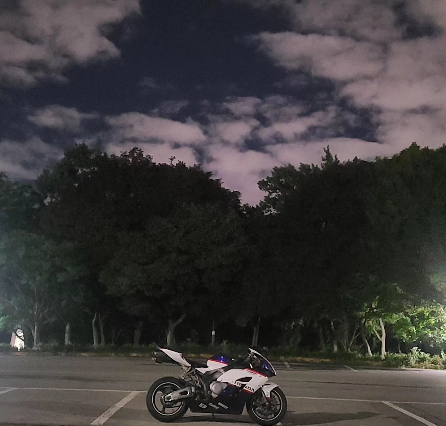 혼다 CBR 1000 RR thumb 2