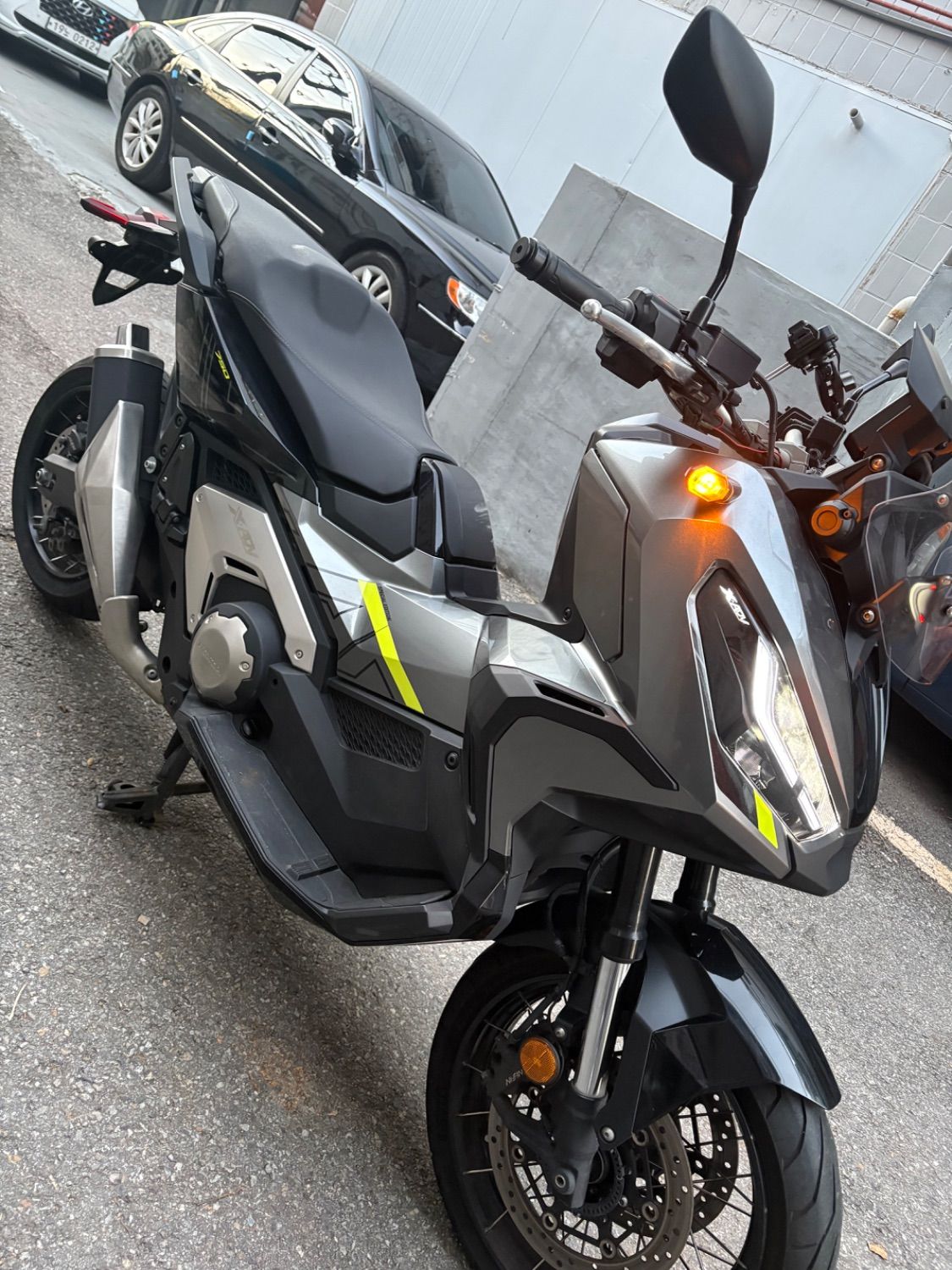 혼다 X ADV 2024 블랙 사진 2