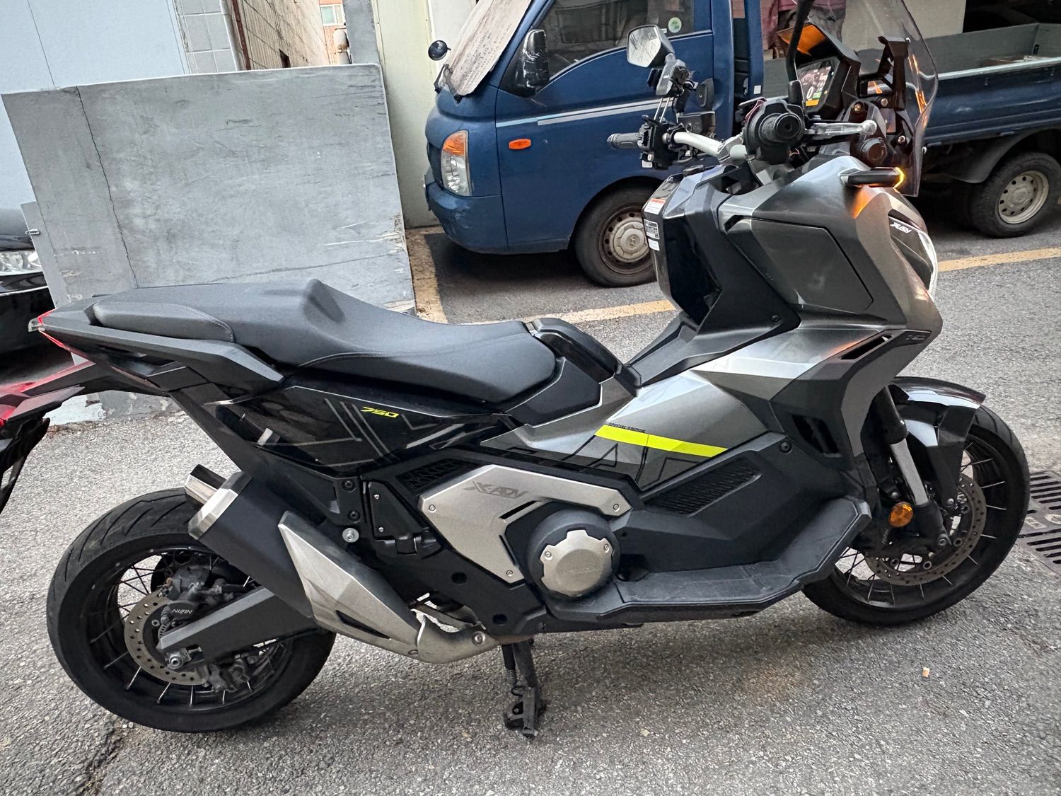 혼다 X ADV 2024 블랙 사진 3