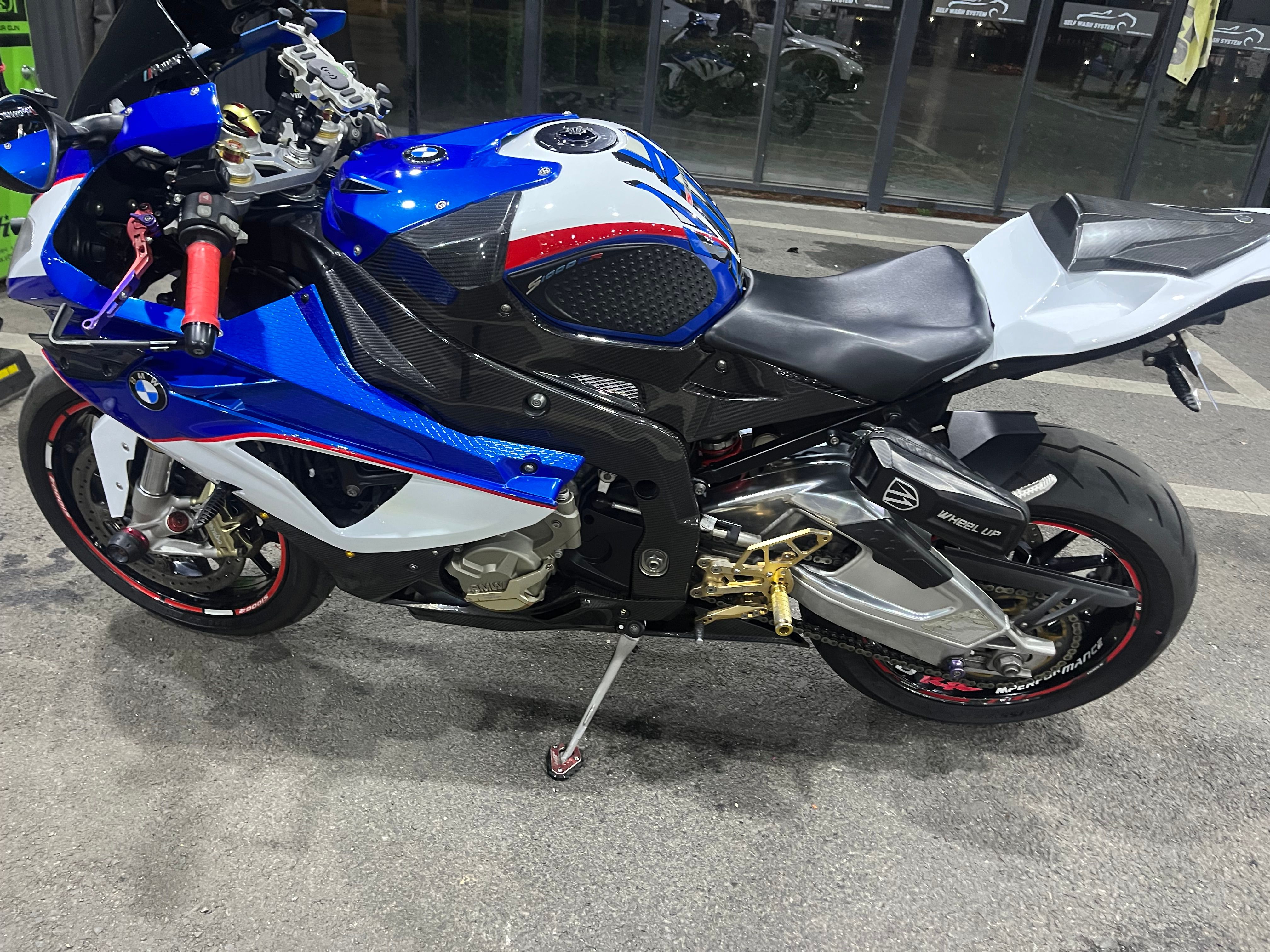 BMW S 1000 RR more