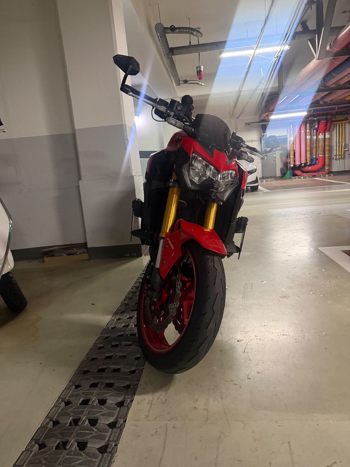 가와사키 Z 900 50주년 2022 레드 사진 2