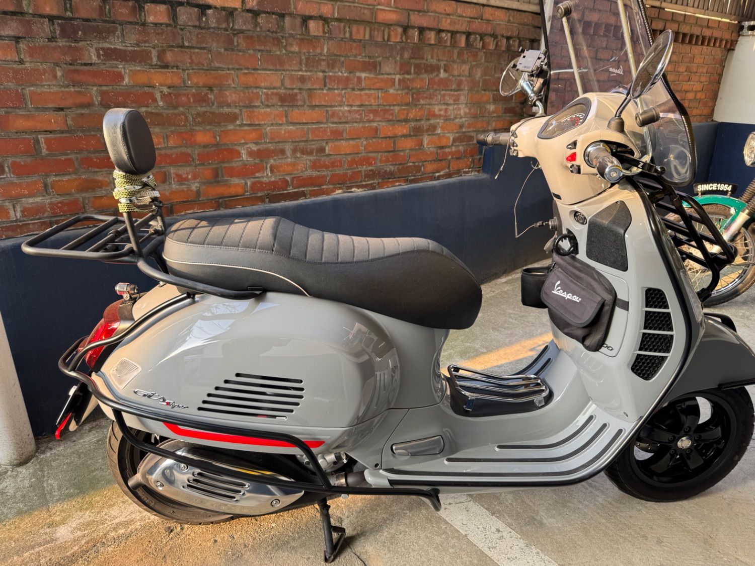 베스파 GTS 300 슈퍼스포츠 thumb 2