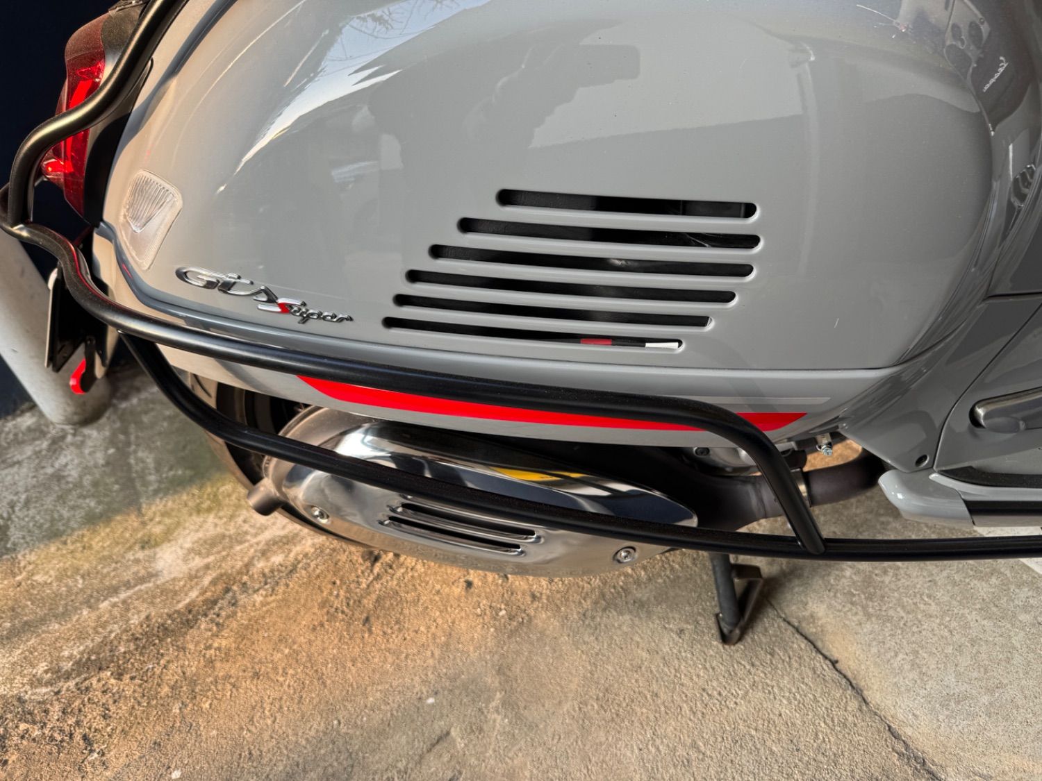 베스파 GTS 300 슈퍼스포츠 more