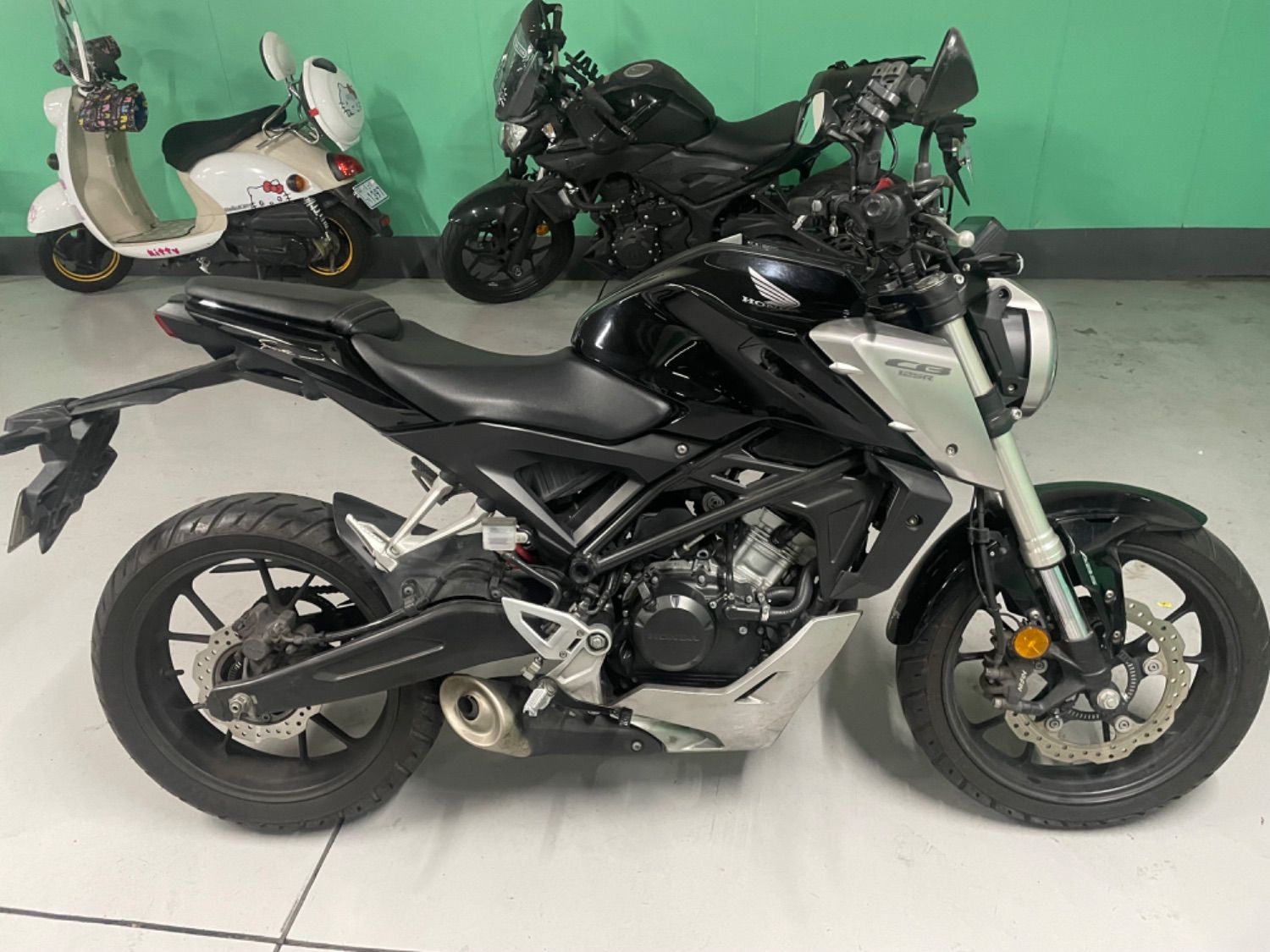 혼다 CB 125 R thumb 2