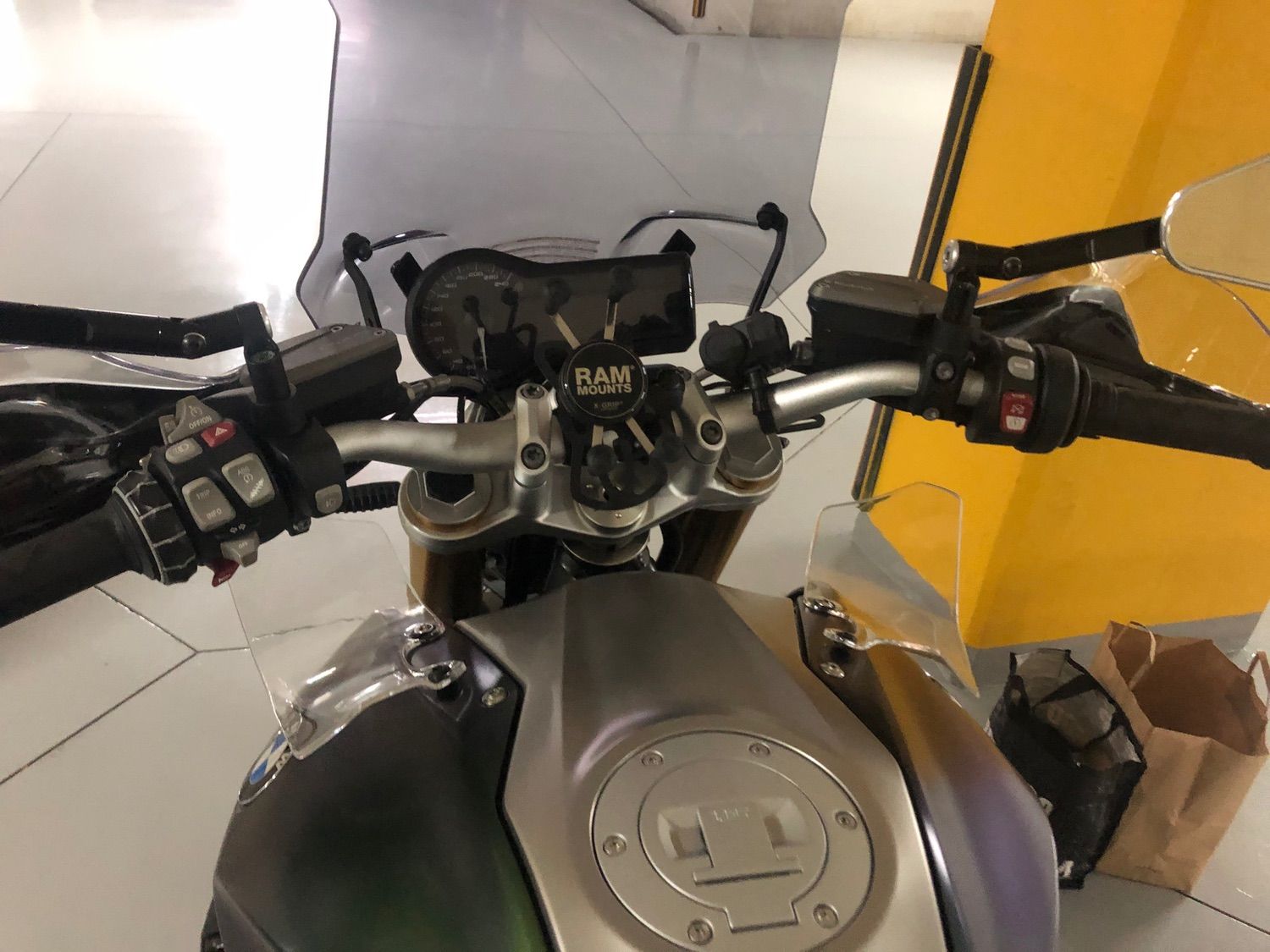 BMW R 1200 R 2015 그린 사진 4
