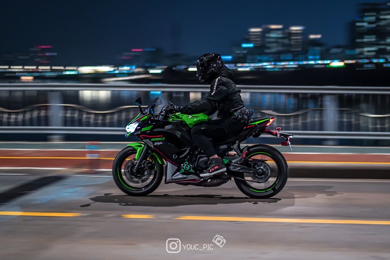 가와사키 닌자 650 thumb 2