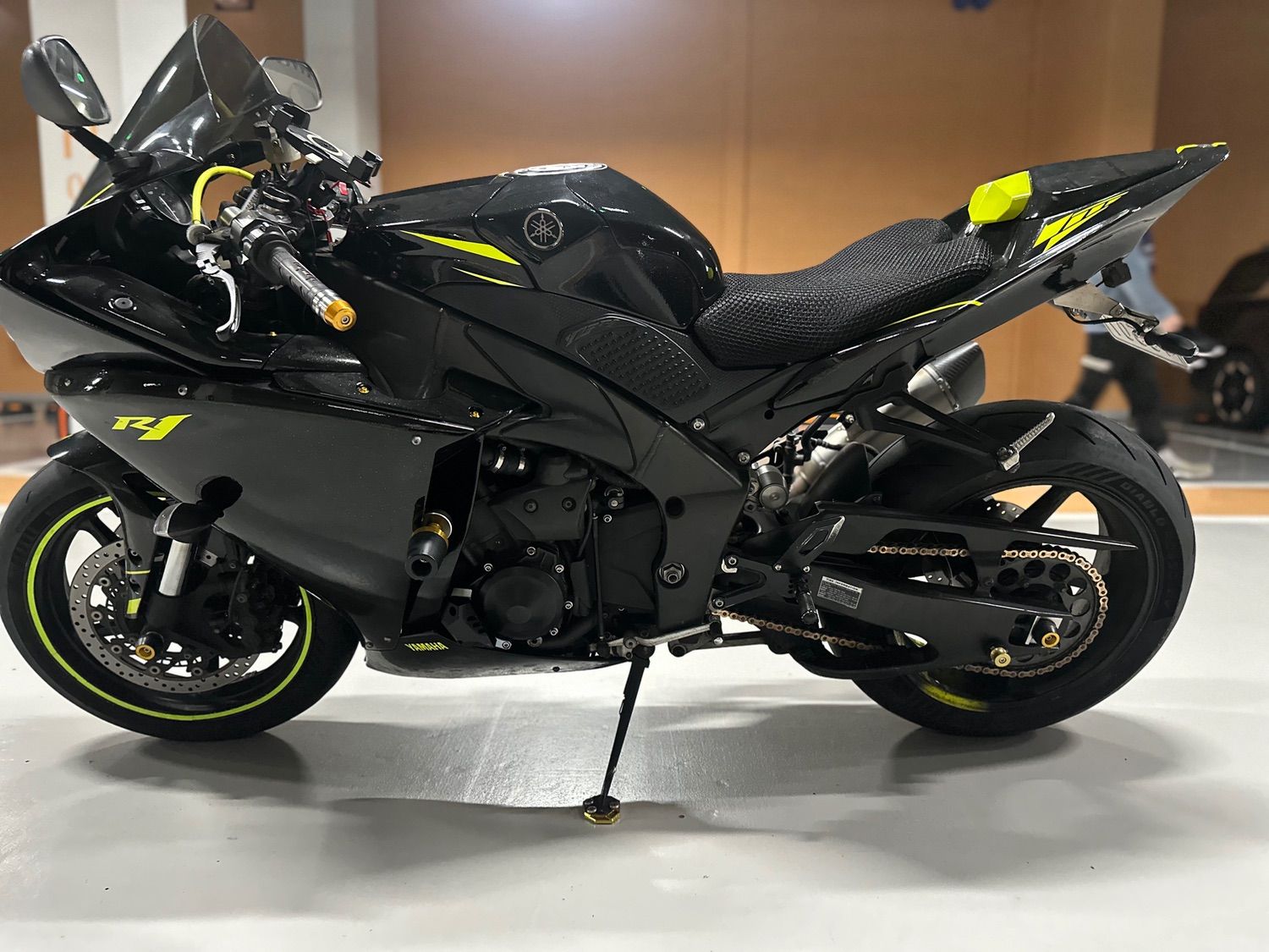 야마하 YZF R1 2014 블랙 사진 4