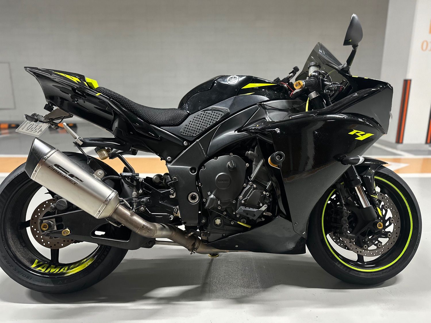 야마하 YZF R1 2014 블랙 사진 3