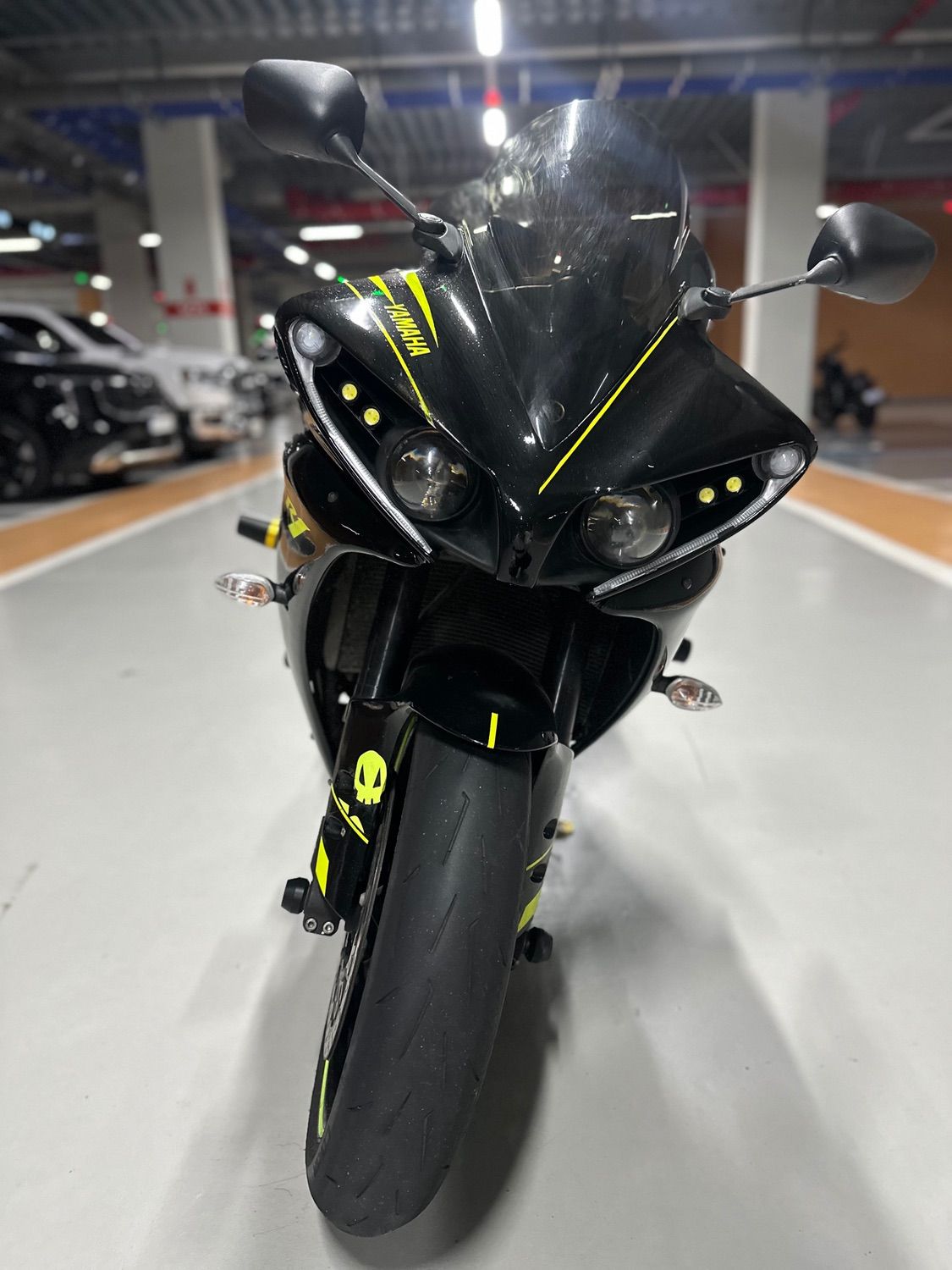야마하 YZF R1 2014 블랙 사진 2