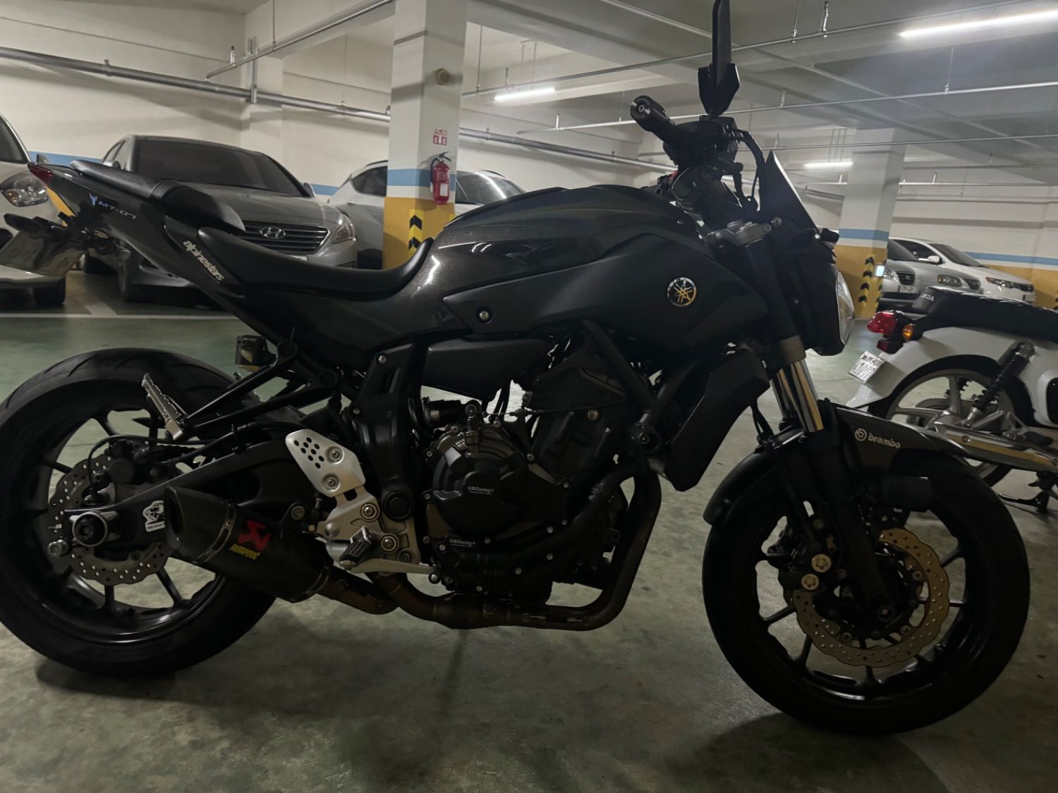 야마하 MT 07 thumb 2