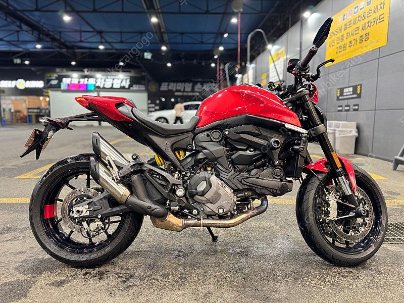 두카티 몬스터 937 more