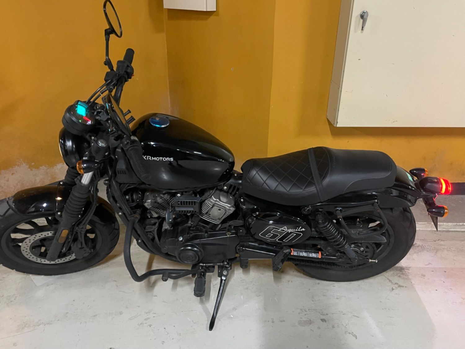 KR모터스 아퀼라 125 more