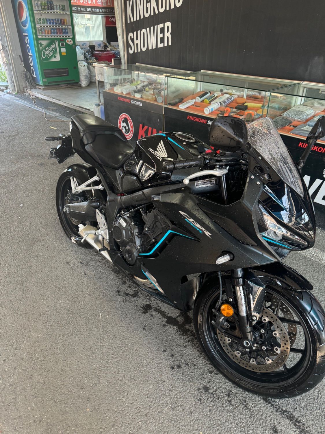 혼다 CBR 650 R 2023 블랙 사진 2