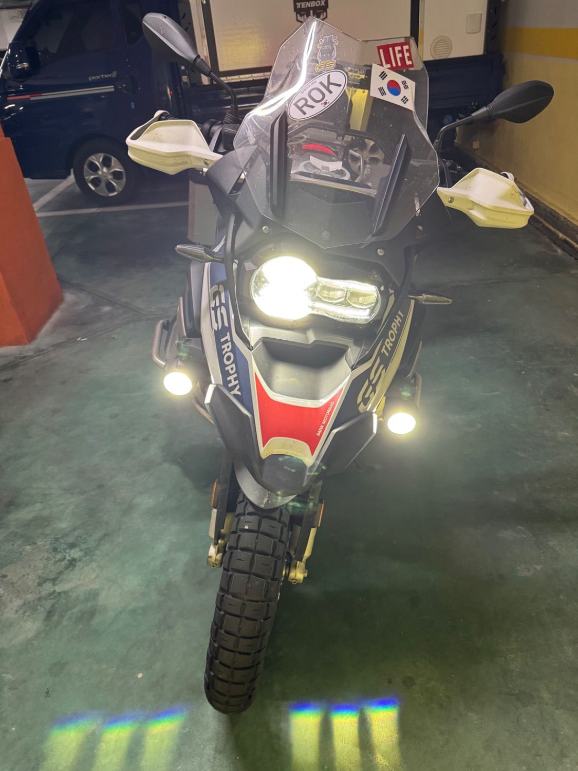 BMW R 1250 GS 2023 화이트 사진 3